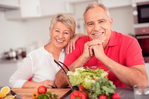 Ensalada de verduras para aumentar a potencia a partir dos 60 anos