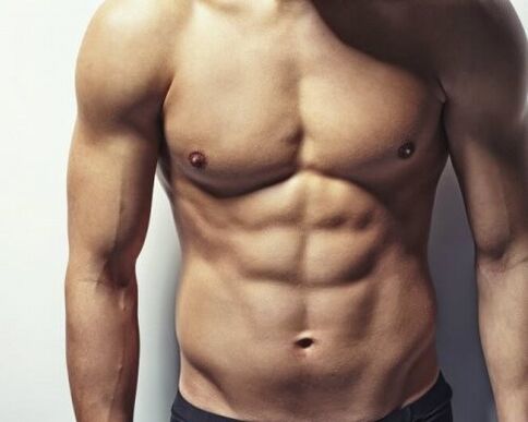 Un home con boa forma física